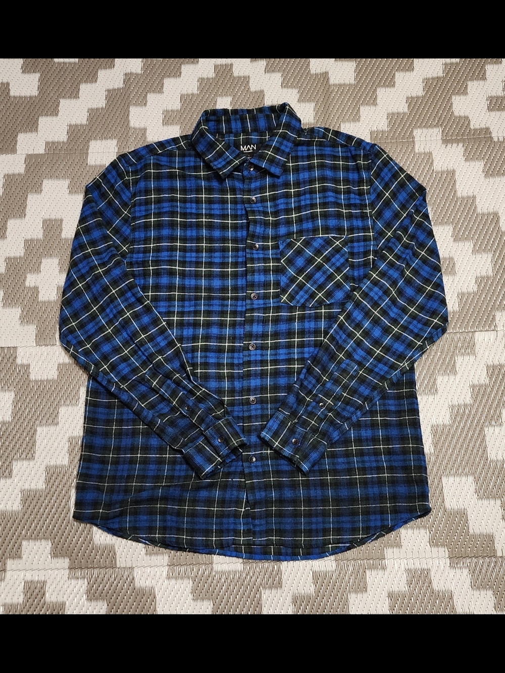 Men's Blue & Black Plaid Long-Sleeve Button-Down Shirt